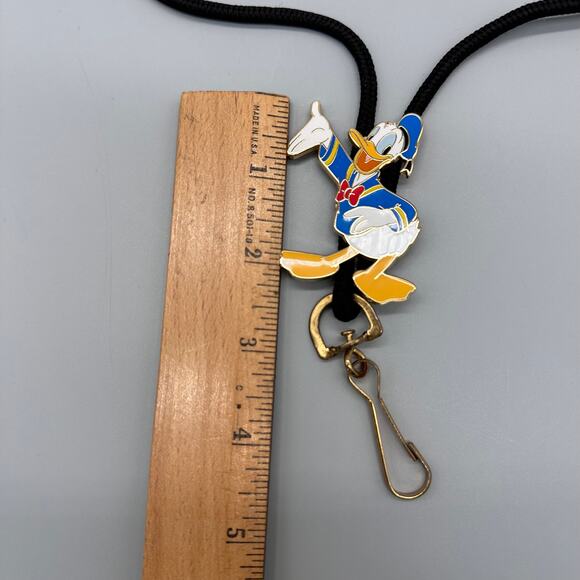 Disney Donald Duck USA Cast Member Exclusive Bolo ID Lanyard - Picture 7 of 9
